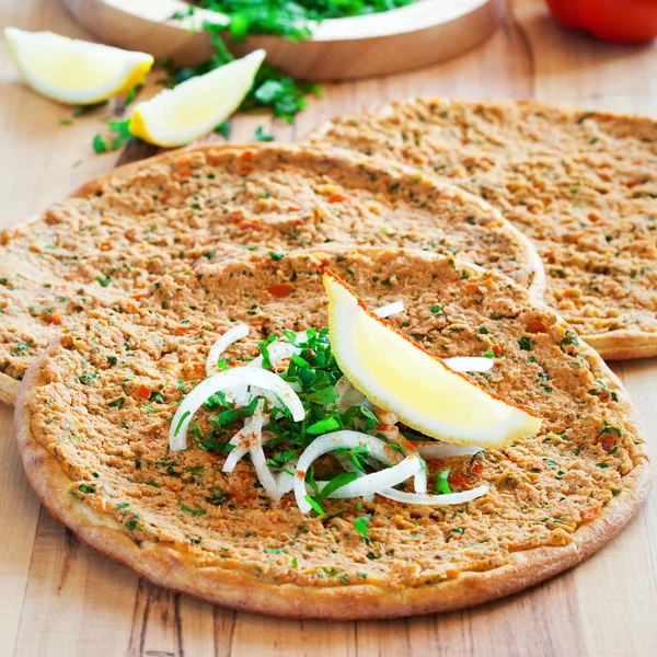 Traditional Turkish pizza — Stock Photo, Image