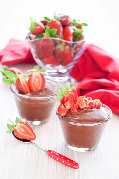 Chocolate mousse with strawberries — Stock Photo, Image