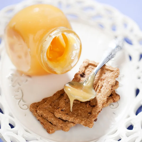 Buttermilk caramel and oat bran cookies — Stock Photo, Image