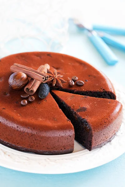 Ciocolată, prune și tort de ovăz — Fotografie, imagine de stoc