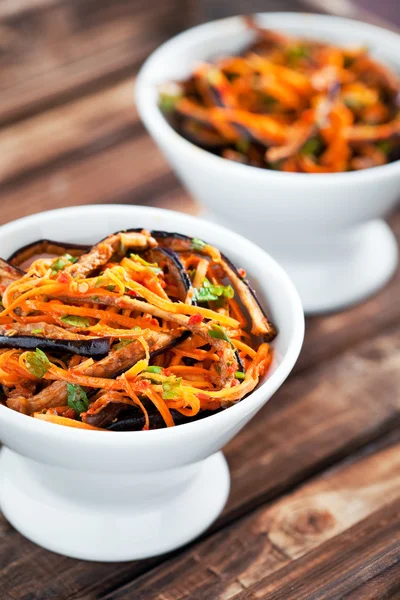 Berenjena y ensalada — Foto de Stock