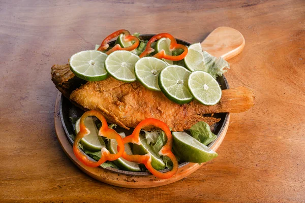 Delicioso Pescado Frito Listo Para Comer Disfrutar Compañía — Foto de Stock