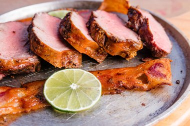 Lezzetli et hazırlandı ve yalnız ve yalnız yemeye hazır.