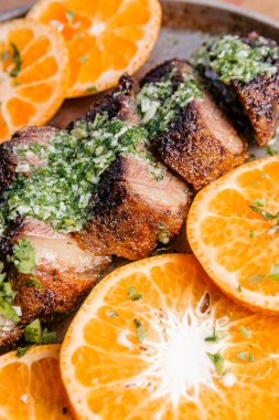 Lezzetli et hazırlandı ve yalnız ve yalnız yemeye hazır.