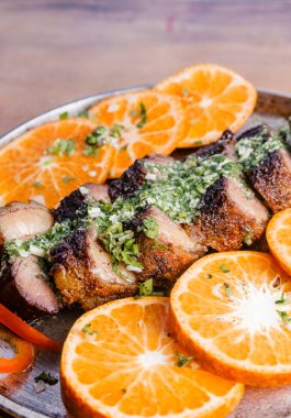 Lezzetli et hazırlandı ve yalnız ve yalnız yemeye hazır.