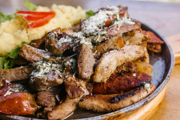 Carne Deliciosa Preparada Lista Para Comer Sola Compañía —  Fotos de Stock