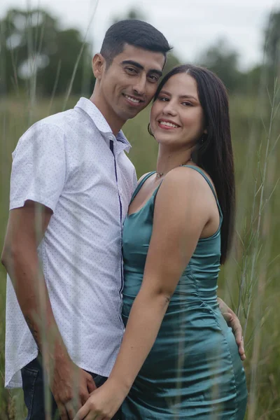 Latin Couple Showing All Love Happiness — Stockfoto