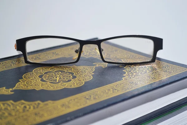 Glasses on book — Stock Photo, Image