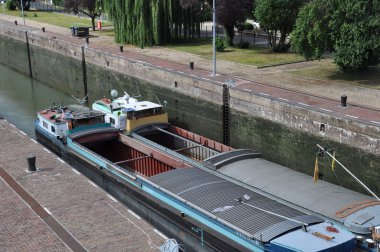 MAVNA içinde bir savak