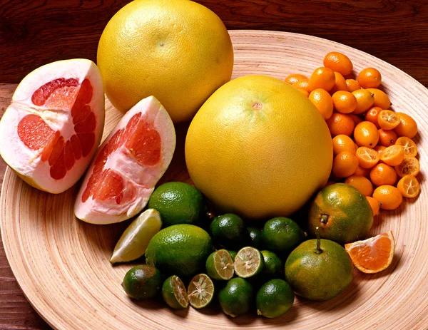 不同种类的柑橘类水果 — 图库照片