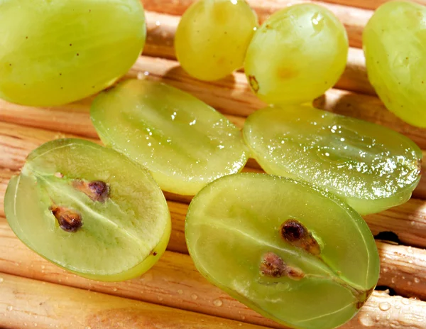 Sliced green grapes — Stock Photo, Image