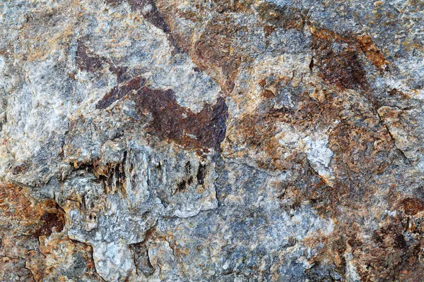 Τραχύ ροκ με στίγματα γκρι καφέ επιφάνεια τραχιά βράχος με στίγματα γκρι καφέ επιφάνεια — Φωτογραφία Αρχείου