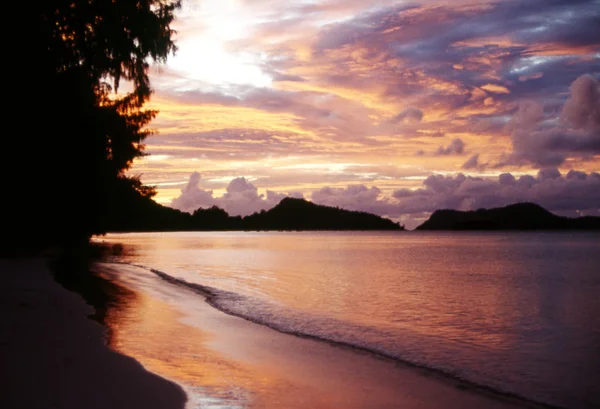 Spectacular tropical sunset — Stock Photo, Image