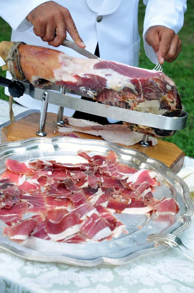 Chef carving ham for a buffet — Stock Photo, Image