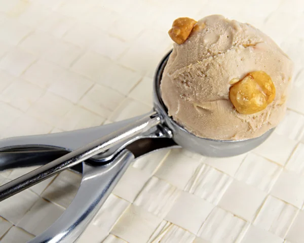 Scoop of ice cream — Stock Photo, Image