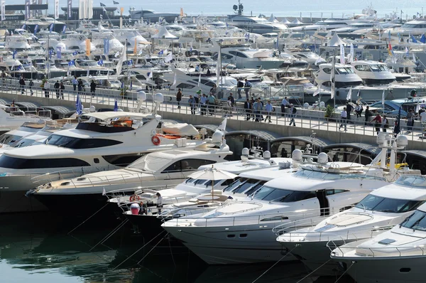 Luxury motorboats at a motor show — Stock Photo, Image
