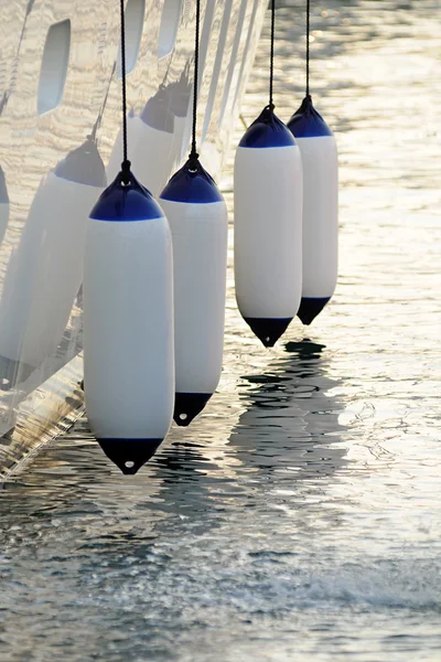 Fenders hanging off the hull of a boat — Stock Photo, Image