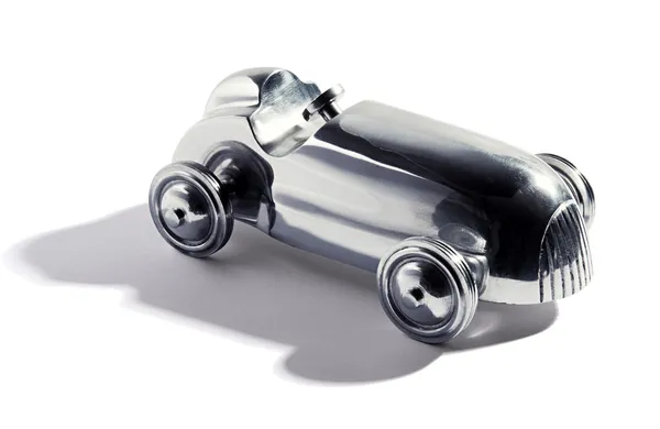 Хромированный винтажный игрушечный автомобиль — стоковое фото