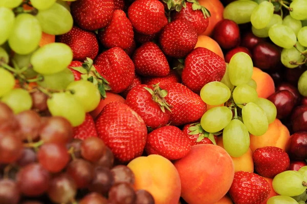 Display of fresh tropical fruit — Stock Photo, Image