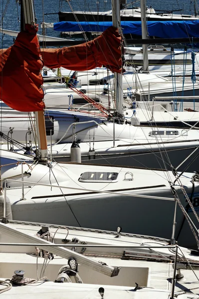 Detail of moored yachts in a harbour — Stock Photo, Image