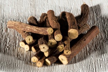 meyankökü çubukları kurutulmuş