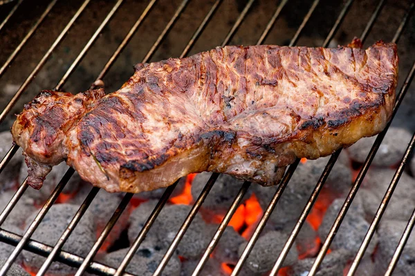 Steak de bœuf grillé ou grillé — Photo
