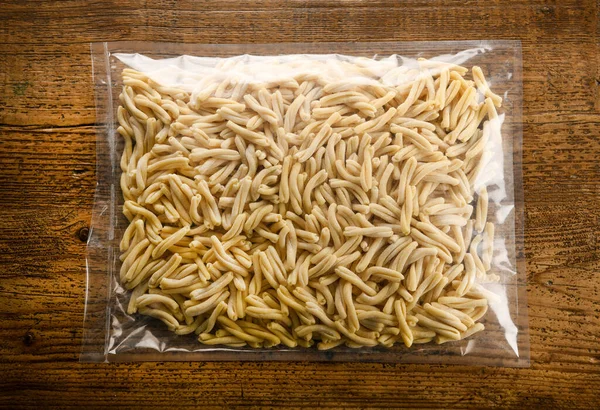 Egy Csomag Szárított Caserecce Olasz Tészta Szicíliából Hagyományos Pörkölt Tésztával — Stock Fotó