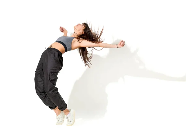 Sıska Genç Bayan Hip Hop Dansçısının Spor Kıyafetleri Içinde Beyaz — Stok fotoğraf