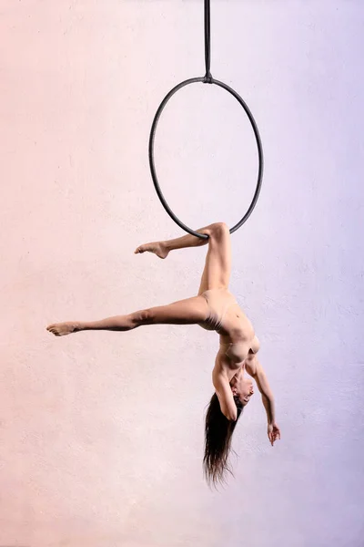 Full Body Side View Female Gymnast Hanging Upside Aerial Hoop — Fotografia de Stock