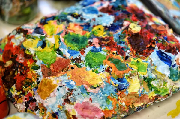 Rough Palette Stains Dry Multicolored Paint Placed Table Studio — ストック写真