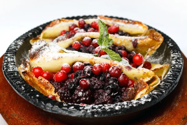 Pancakes with berries — Stock Photo, Image