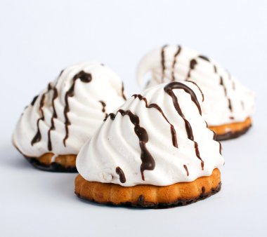 Pasta krema ve çikolata ile