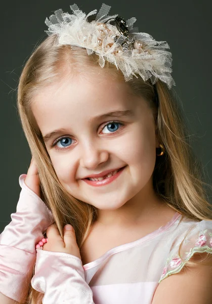 아름다운 어린 소녀 — 스톡 사진