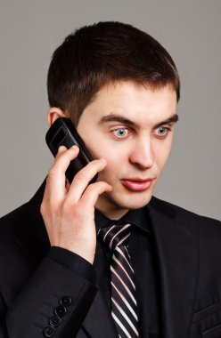 Telefonda Konuşan Adam