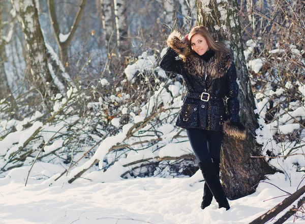 Retrato de mulher em roupas de inverno — Fotografia de Stock