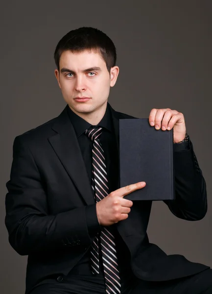 Zakenman met een laptop — Stockfoto