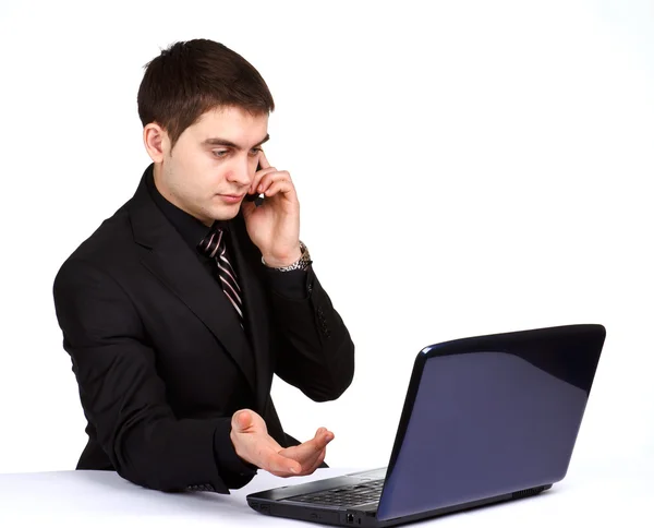 Uomo d'affari con laptop e telefono — Foto Stock
