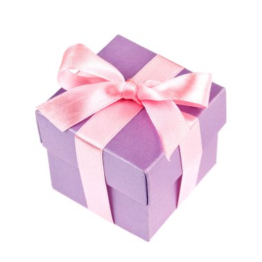 Pembe kurdeleli hediye kutusu.