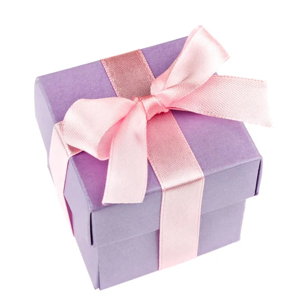 Geschenkdoos met roze lint en strik — Stockfoto