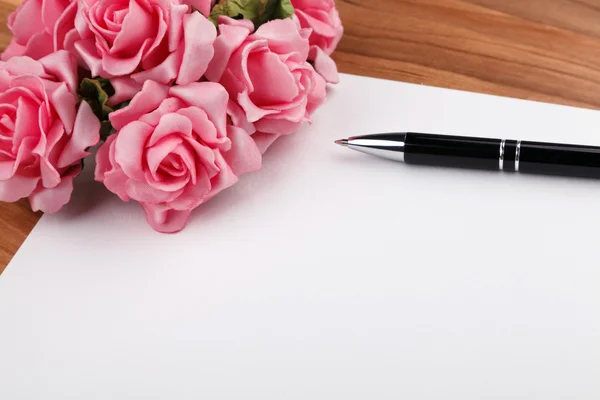 Blank sheet of paper with flowers — Stock Photo, Image