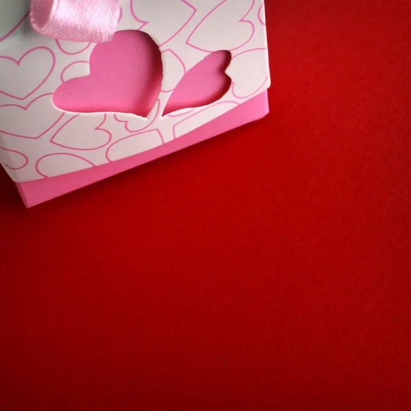 Caja de regalo con corazones — Foto de Stock