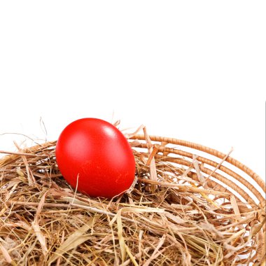 Kırmızı Paskalya yortusu yumurta