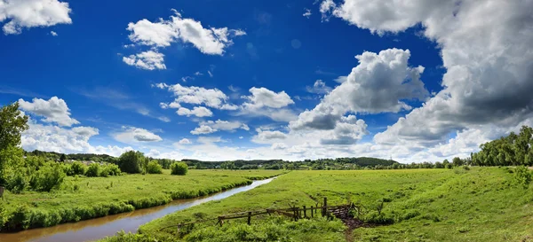 Sommaren panoramautsikt över landskapet — Stockfoto