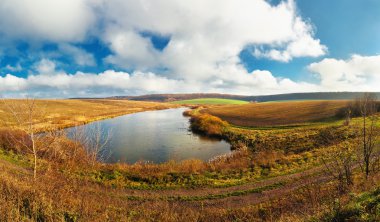 gölet ve gökyüzü