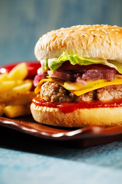 Burger Juicy Pork Cutlet Cheddar Cheese Crispy Pickled Onions Lettuce — Stock Photo, Image