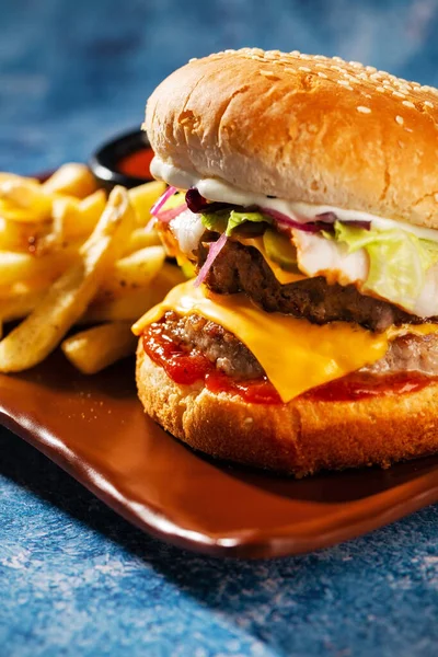 Burger Juicy Pork Cutlet Cheddar Cheese Crispy Pickled Onions Lettuce — Stock Photo, Image