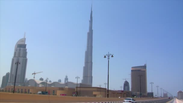 Pásztázás a burj Khalifa, dubai Emirátus tornyok — Stock videók