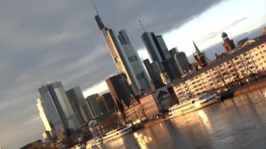 Frankfurt Almanya skyline pan hızlı zoom