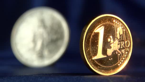 Defocus från euro till liberty dollar — Stockvideo