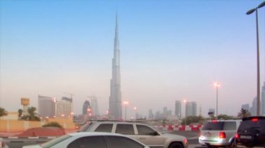 Uluslararası Dubai Kongre ve Sergi Sarayı Dubai'de gece olma zaman sukut trafik